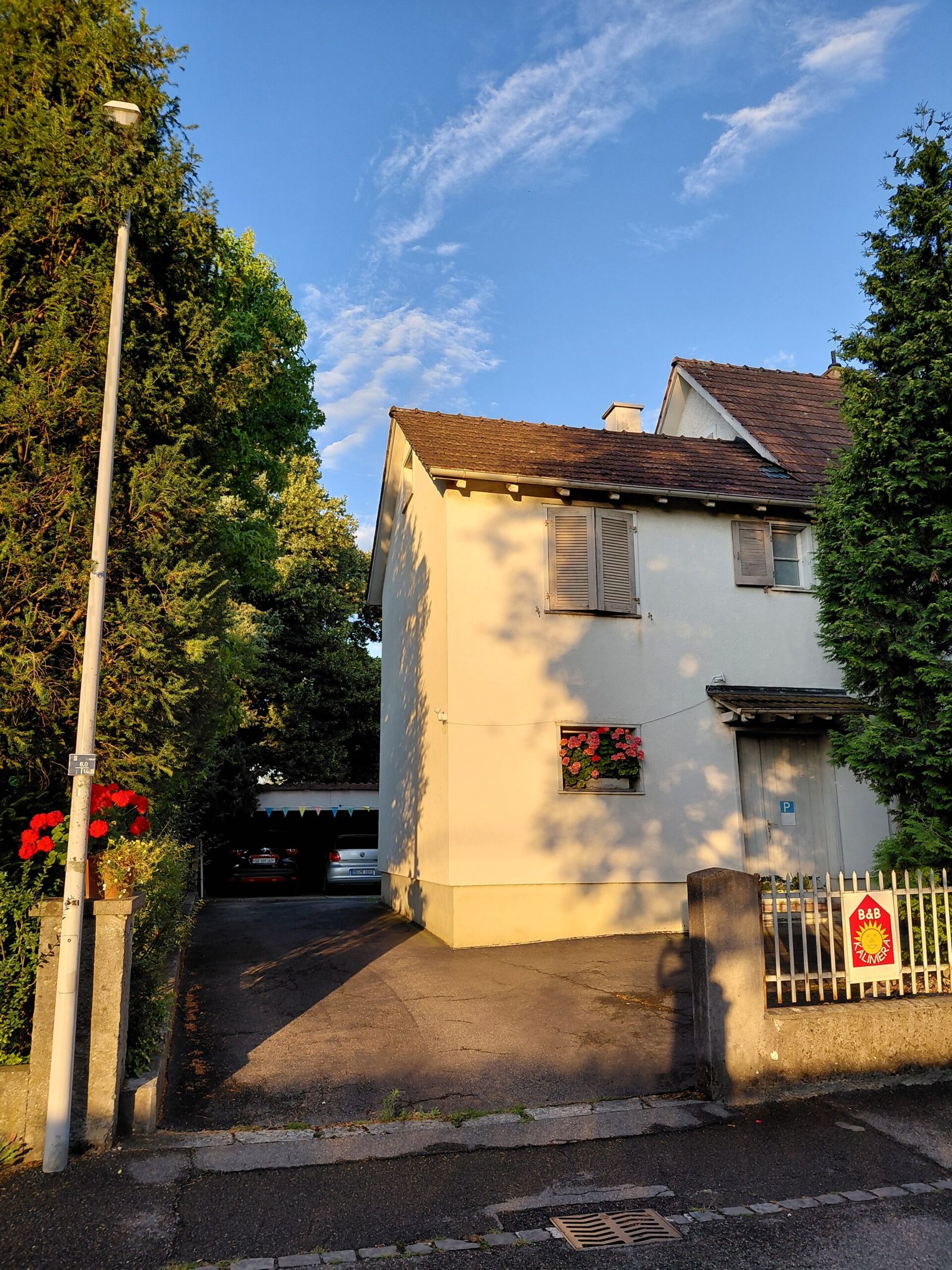 Private Gästeparkplätze am B&B Kalimera
