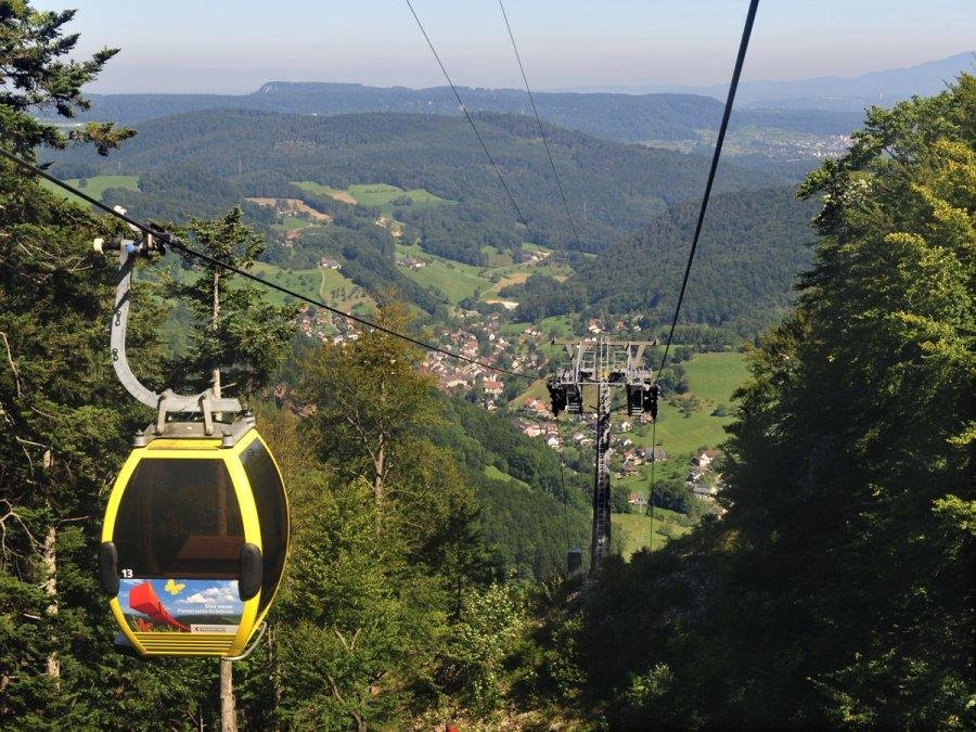 Wasserfallen Gondelbahn mit Aussicht ins Tal
