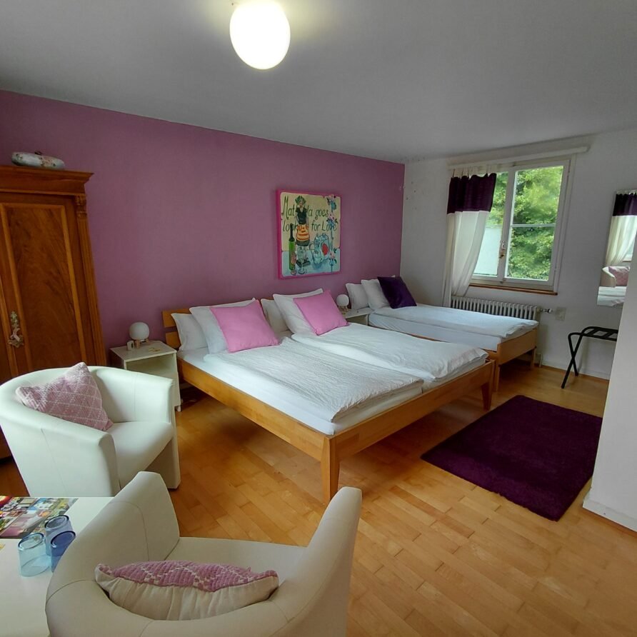 Doppelzimmer Lila mit Zustellbett im B&B Kalimera